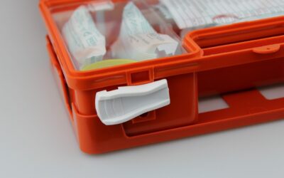 Wakacyjna apteczka: lista rzeczy, które warto zabrać