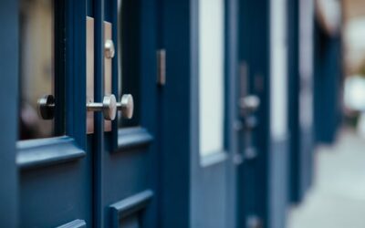 Dlaczego warto postawić na drzwi drewniane?